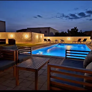 Lucy Apartments With Heated Saltwater Pool And Free Private Parking Задар